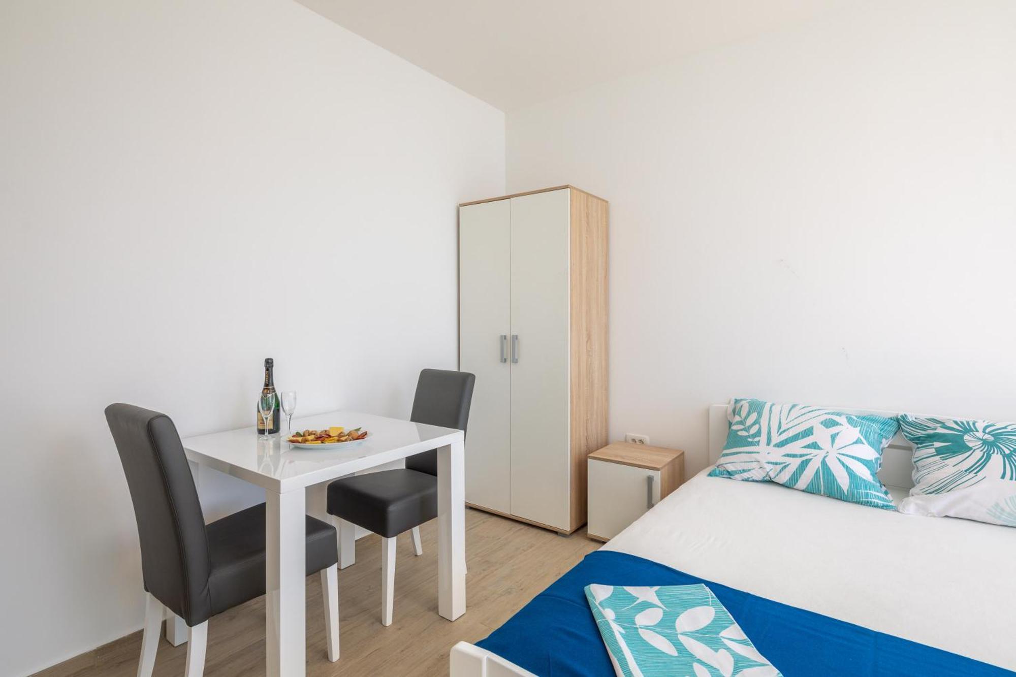 Blue Wonder Apartments Dugi Rat Room photo